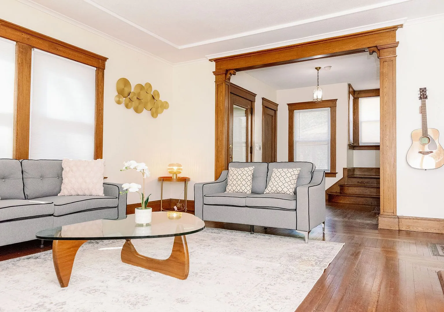 Huge 5 Bedroom House 5 minutes away from Yale! — Photo 1