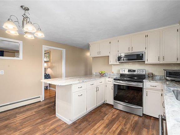 4th image of 70 Westwood Dr