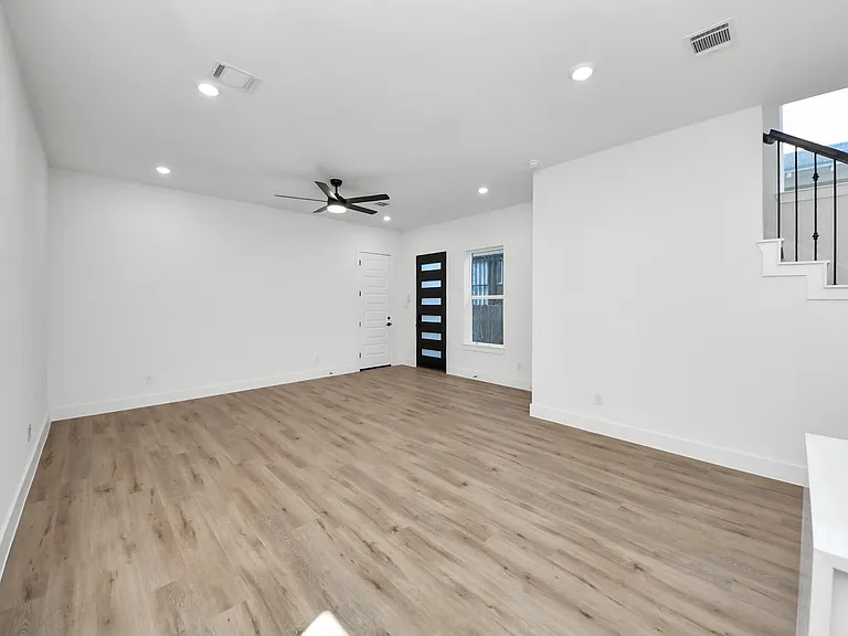 3310 Hardy St — Photo 6