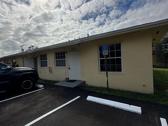 2nd image of 2552 NE 192nd St