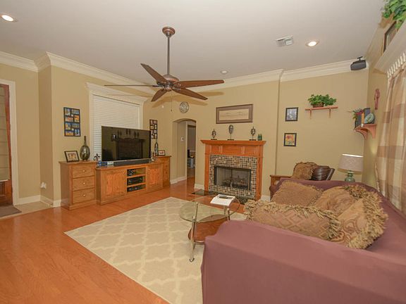 2nd image of 113 Windermere Cir