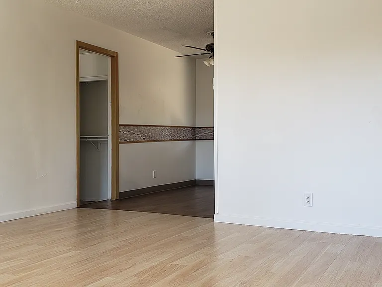 16 E Devere Way — Photo 2