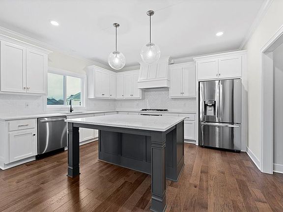 3rd image of 334 NW Ambersham Dr