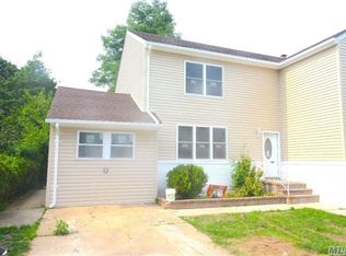 1319 Cambria St, Uniondale, NY 11553