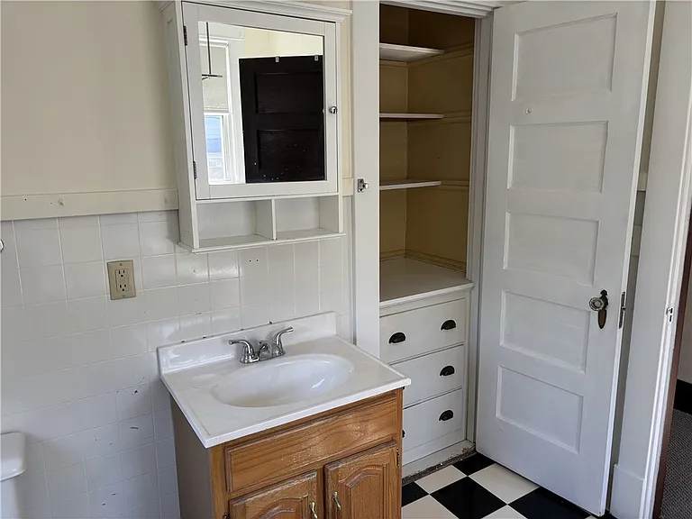 35 Oak St #2 — Photo 8