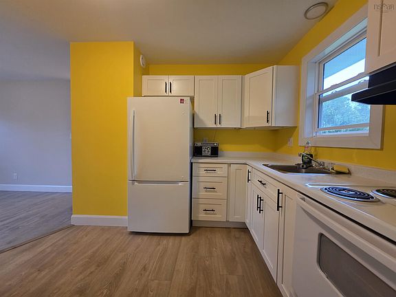 4th image of 34 Forrest St