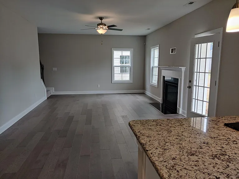 104 Wicklow Ct — Photo 4