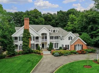 3 Willow Woods Trl, Warren, NJ 07059