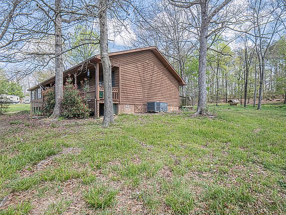 3rd image of 221 Forest Hills Dr