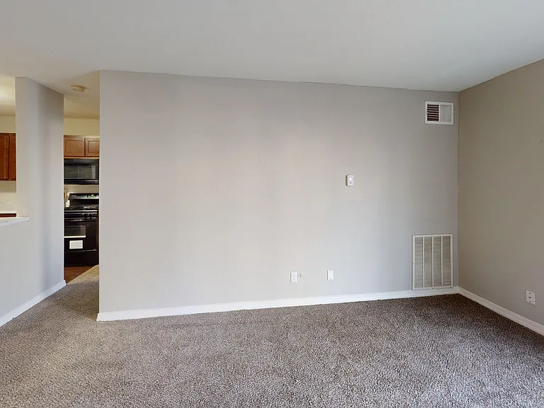 Garden Pointe Apartments — Photo 25