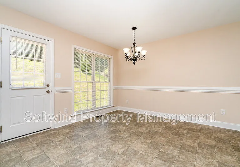 1803 Red Bird Cir SE — Photo 9