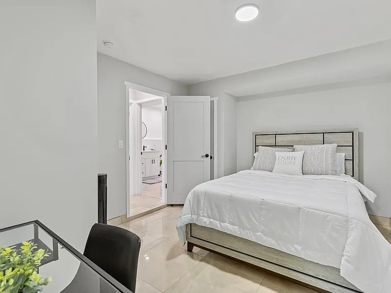 6038 W 75th St — Photo 5