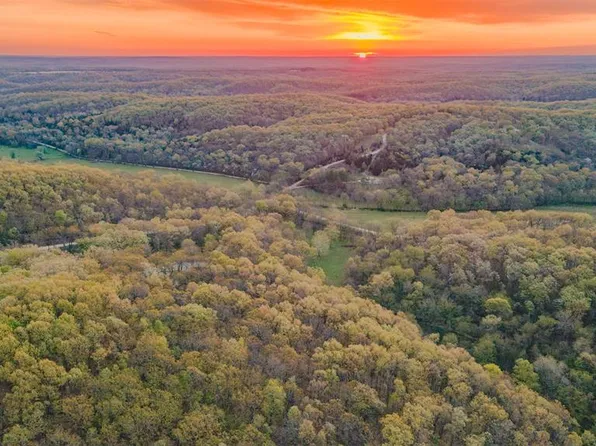 830 Oak Valley Dr, Linn Creek, MO 65052