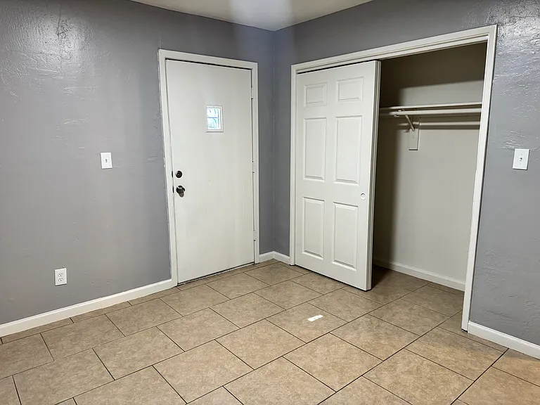 115 W Hill Dr #11 — Photo 15