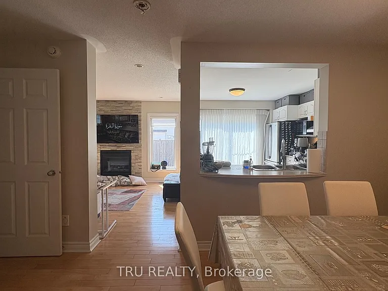 684 Beatrice Dr — Photo 12