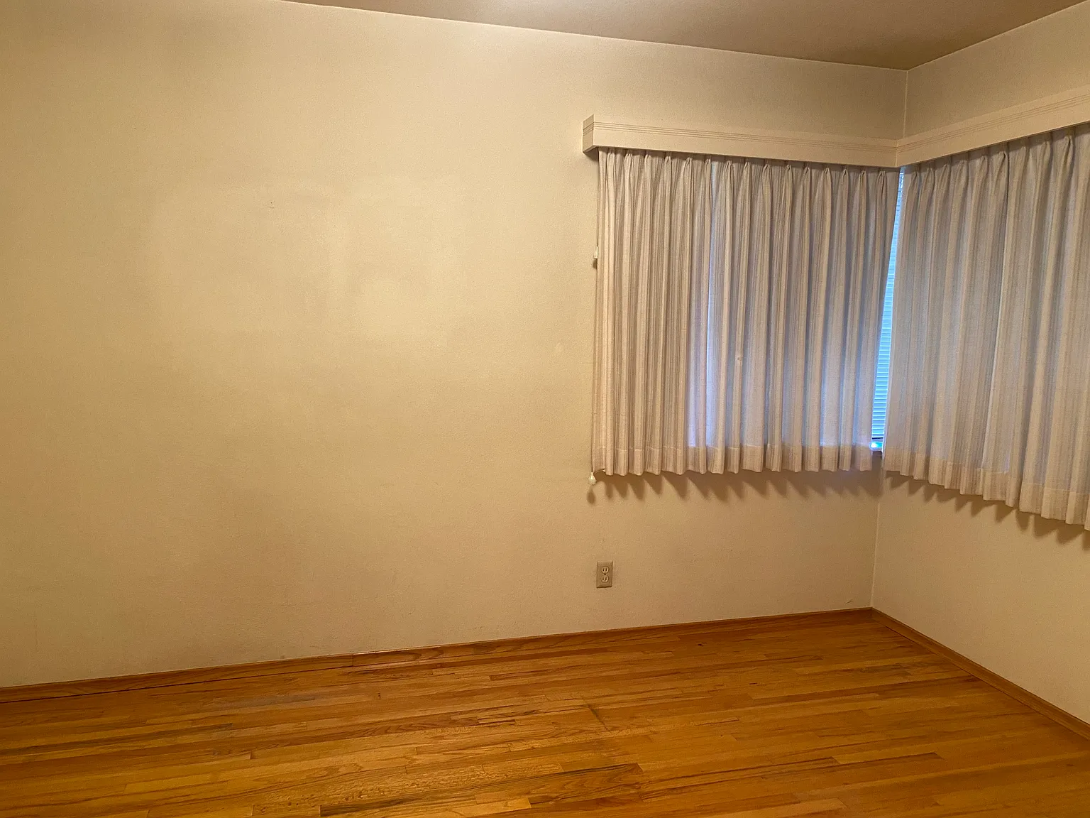 6 bed, 1999 sqft, $700 — Photo 3