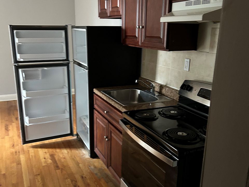 2nd image of 1268 Olmstead Ave #P