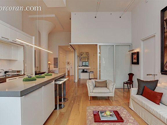 3rd image of 2728 Thomson Ave Unit 608