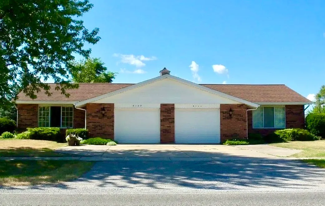 2 bed, 900 sqft, $1,200 — Photo 1