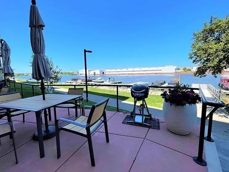 Sitting area/patio area