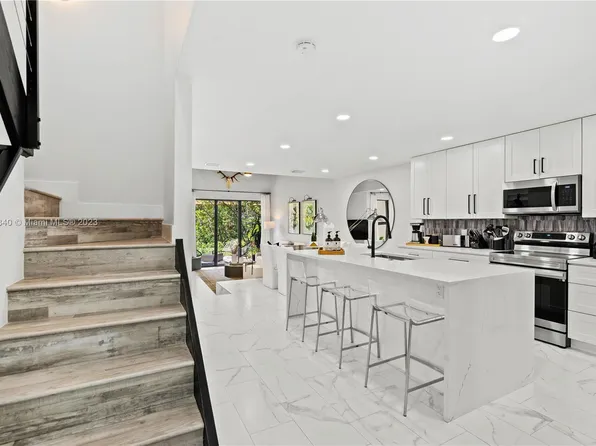 83 NE 17th Ct, Fort Lauderdale, FL 33305