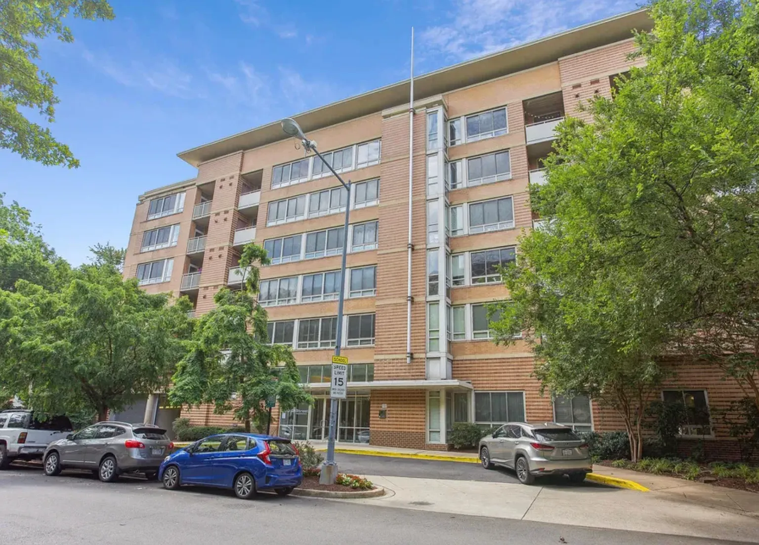 1 bed, 742 sqft, $3,000 — Photo 2