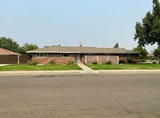 1458 Circle Dr W, Sanger, CA