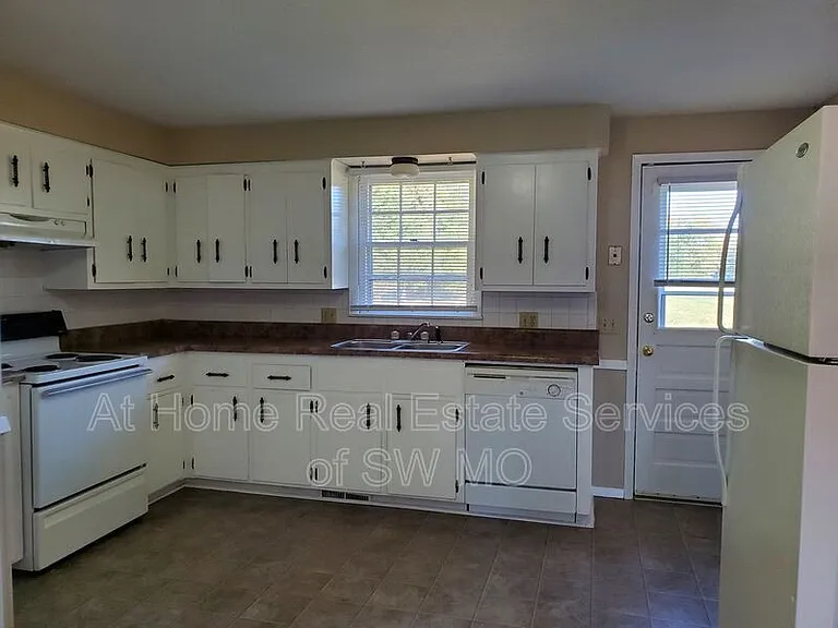 521 E Downing St #A — Photo 4