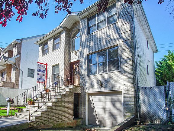 3rd image of 142 Hillcrest Ter