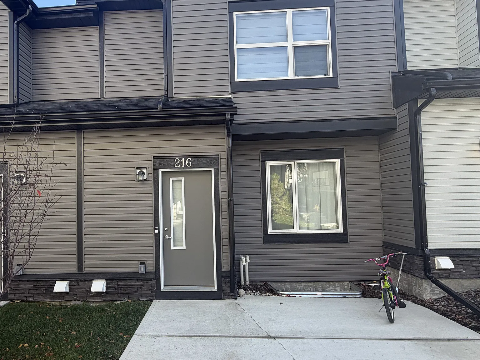 4 bed, 2.5 bath, 1500 sqft, $2,300 — Photo 2