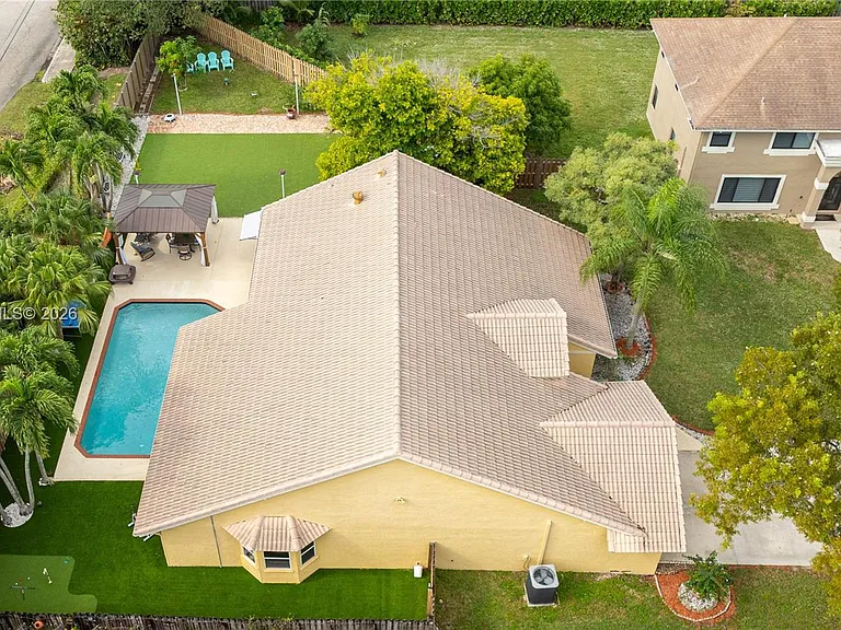 7101 NW 44th Ln — Photo 32