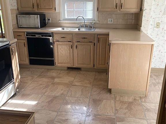 3rd image of 3251 Cleveland Blvd