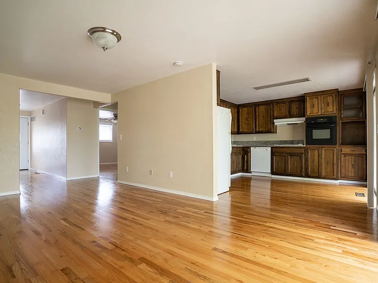 340 Denver St NE — Photo 14