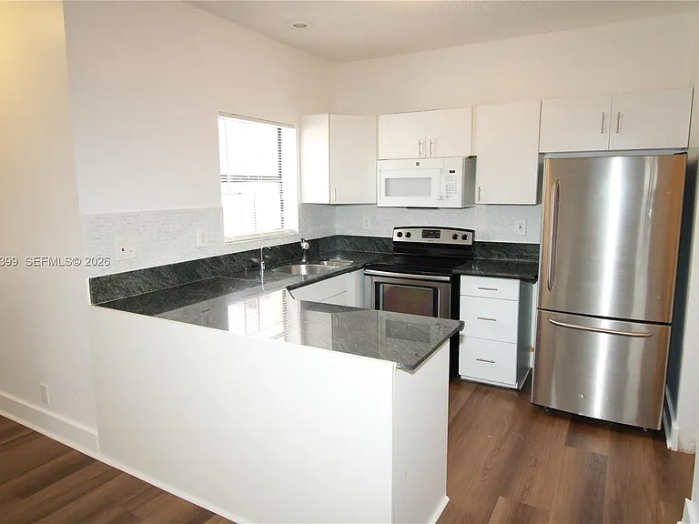1423 Avon Ln #210 — Photo 5
