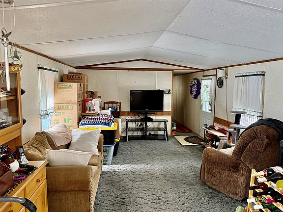 3rd image of 409 Carigan Rd