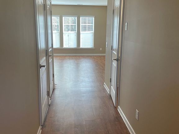 3rd image of 37 Starshine Cir