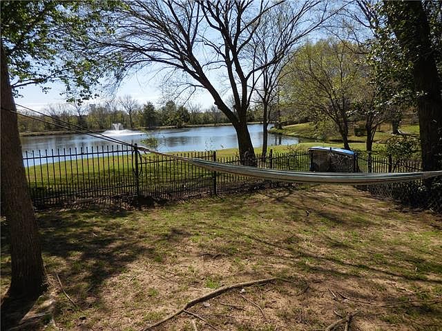1st image of 2711 White Oak Dr