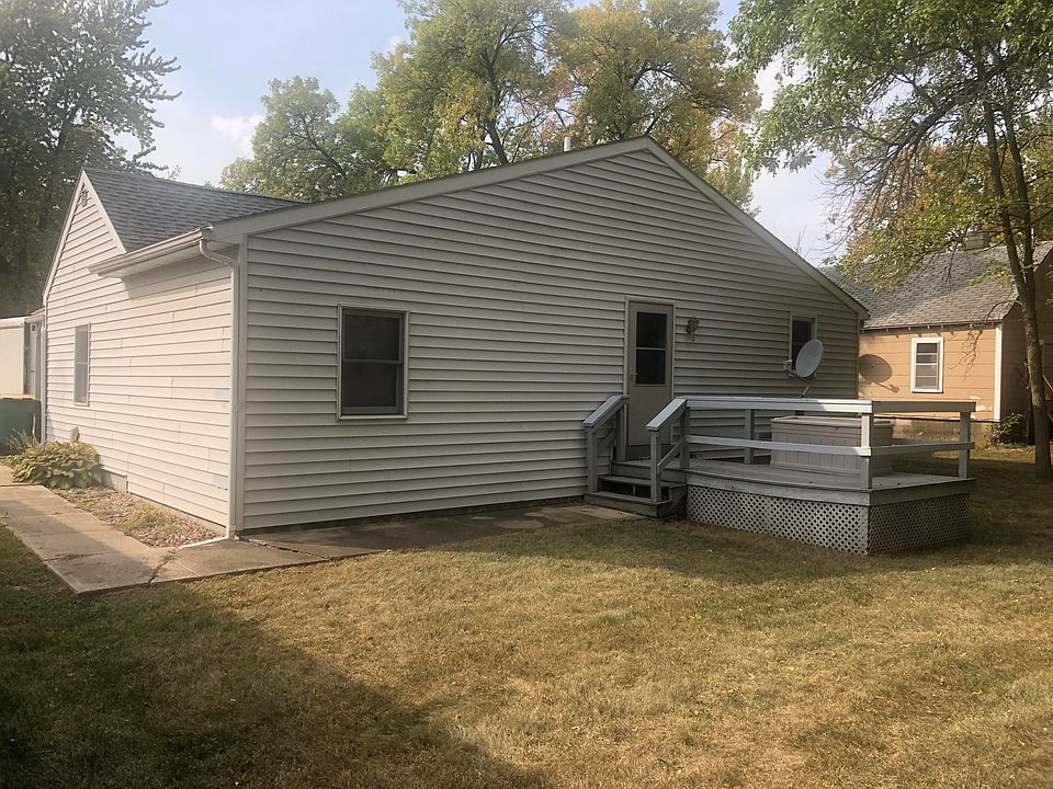 2nd image of 214 E 3rd St