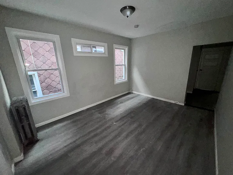 76 Eaton Pl #2F — Photo 3
