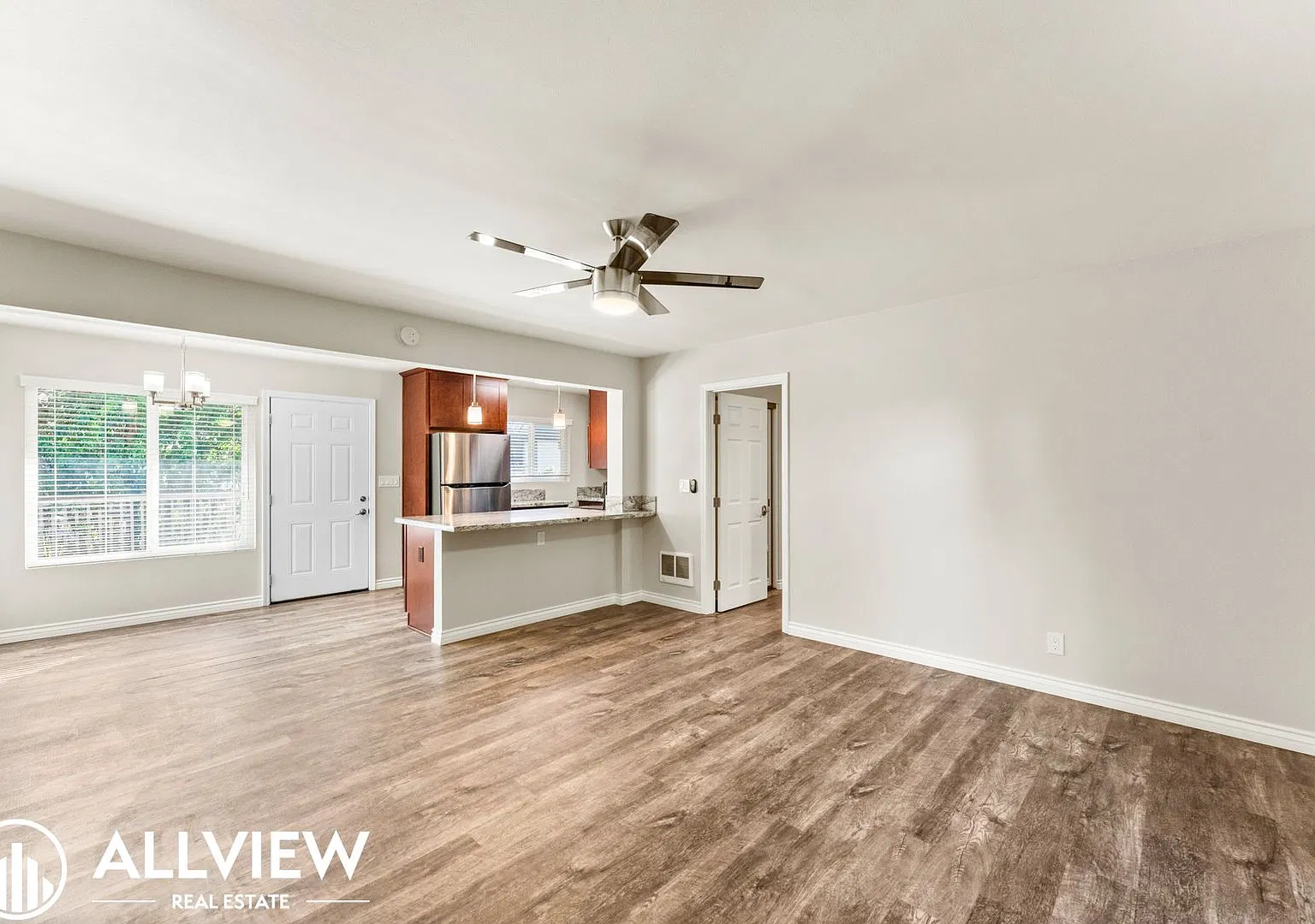 2466 Santa Ana Ave — Photo 2