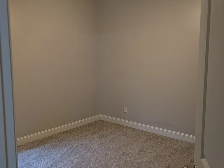 144 Kenton Ln — Photo 14