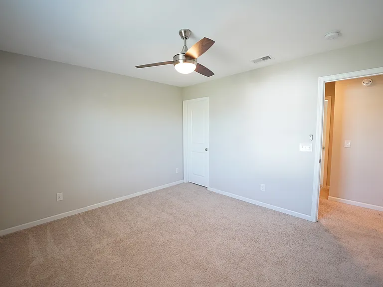 215 Shelton St — Photo 28