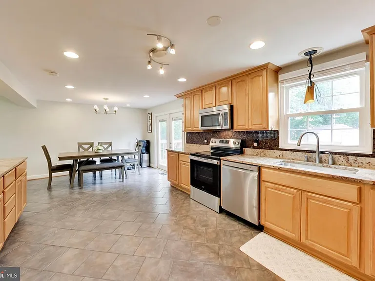 5932 Peregrine Dr — Photo 2