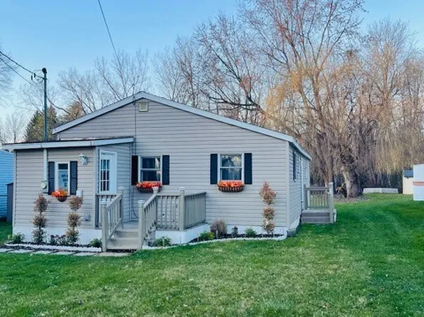 7 Parkway Dr, Baldwinsville, NY 13027