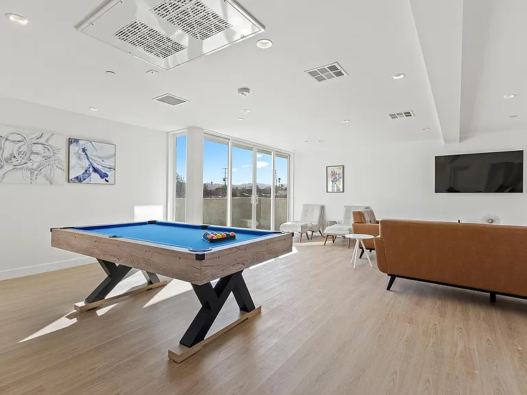11NOHO APARTMENTS — Photo 27
