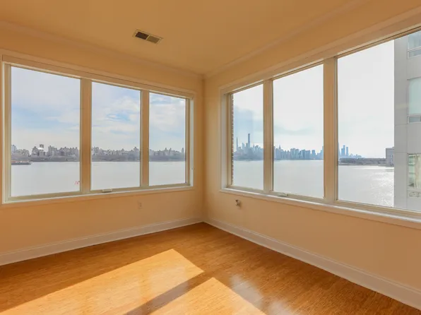 10 Main Street image 10 of 23