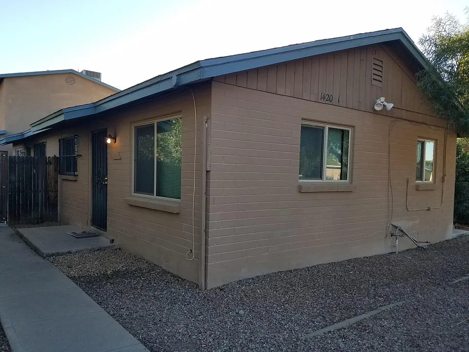 1420 E Adams St #1