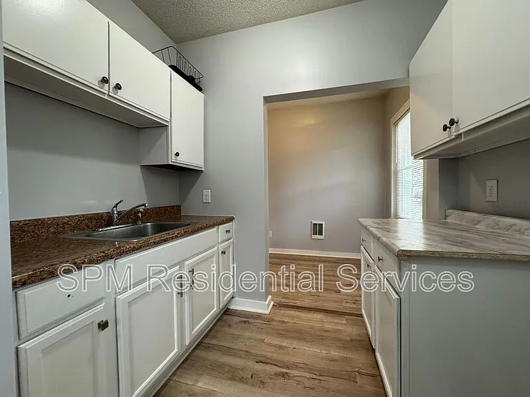 304 N 11th St #B — Photo 5
