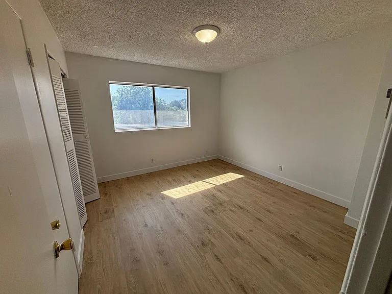 915 Mount Olive Dr — Photo 6