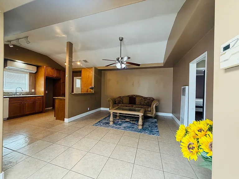 4229 W Regent Dr — Photo 4